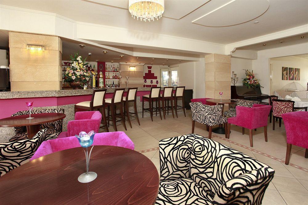 Jasmine Hotel Apartments Limasol Buitenkant foto