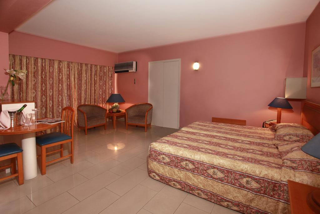 Jasmine Hotel Apartments Limasol Buitenkant foto
