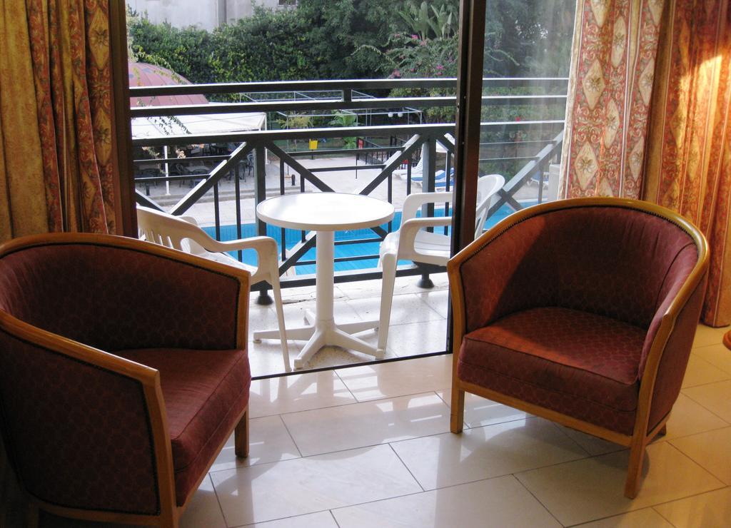 Jasmine Hotel Apartments Limasol Buitenkant foto