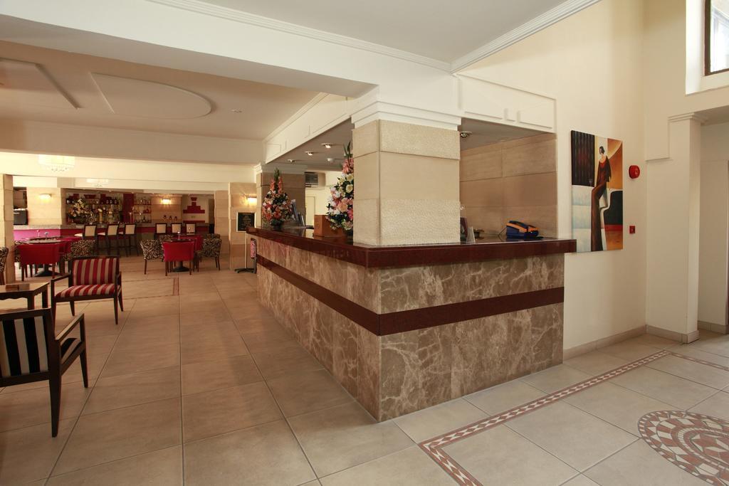 Jasmine Hotel Apartments Limasol Buitenkant foto