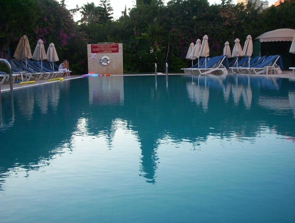 Jasmine Hotel Apartments Limasol Buitenkant foto