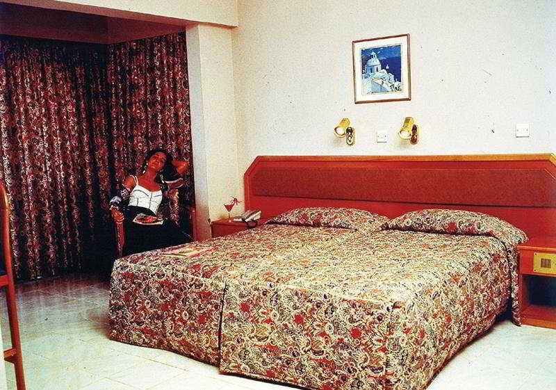 Jasmine Hotel Apartments Limasol Buitenkant foto
